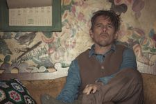 Everett Lewis (Ethan Hawke): "A lot of Ethan's clothes were made but needed to look as though they could have come from somebody else."